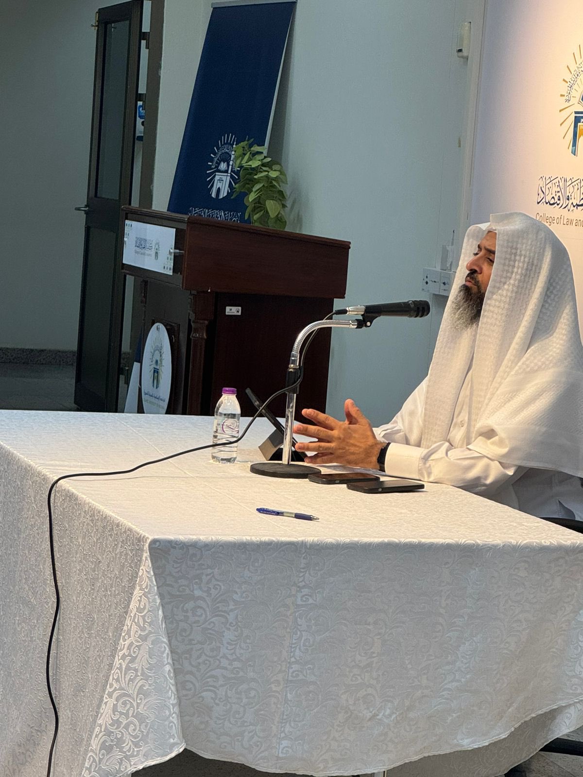 تنفيذ لقاء توعوي لطلاب كلية القانون بالتعاون مع وحدة التوعية الفكرية يوم الثلاثاء 22-شعبان-1447